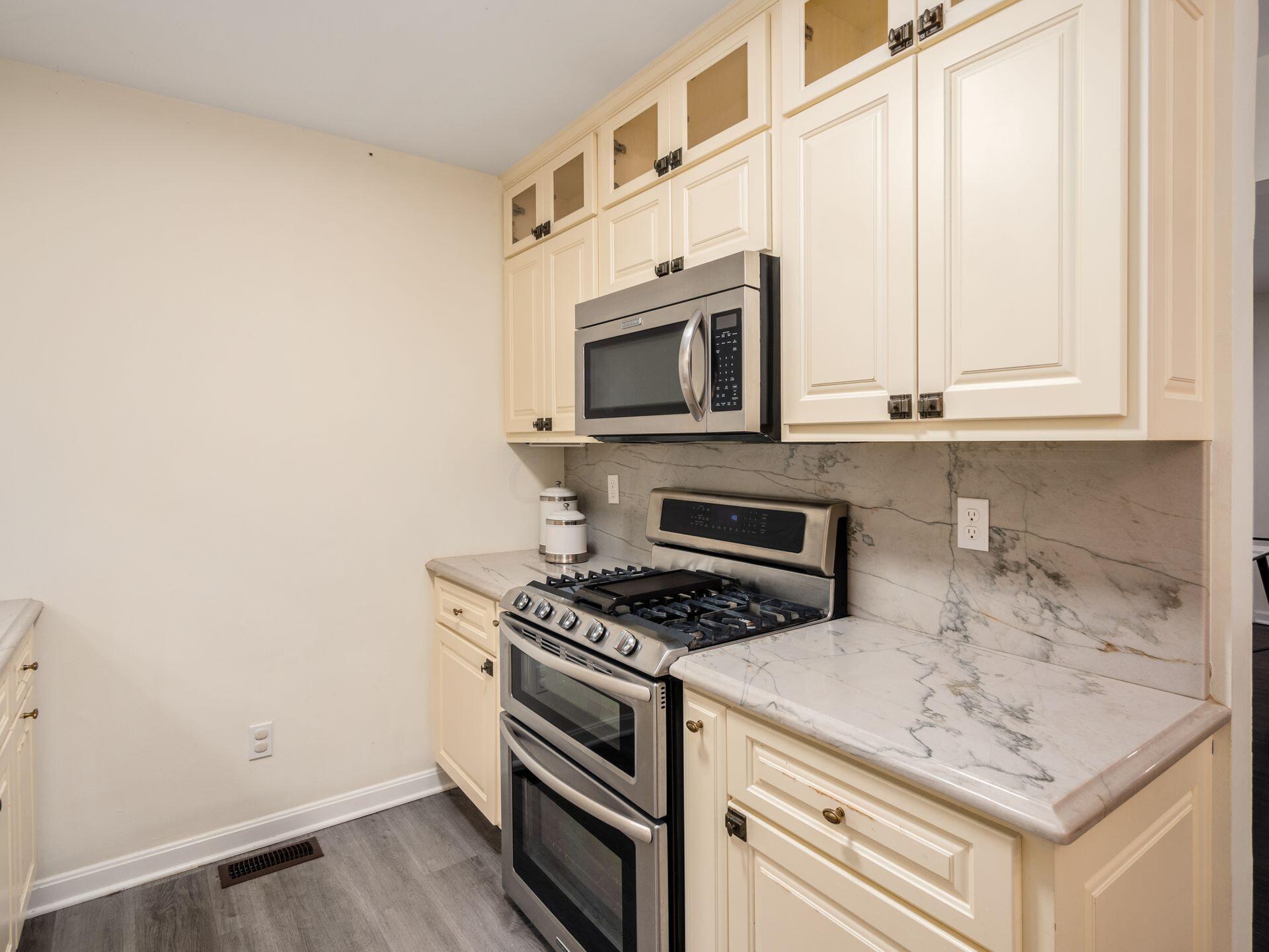 2628 Welsford Road Upper Arlington, OH 43221 - Photo 10 of 31 021_cb3ee_A 2628 Welsford 063