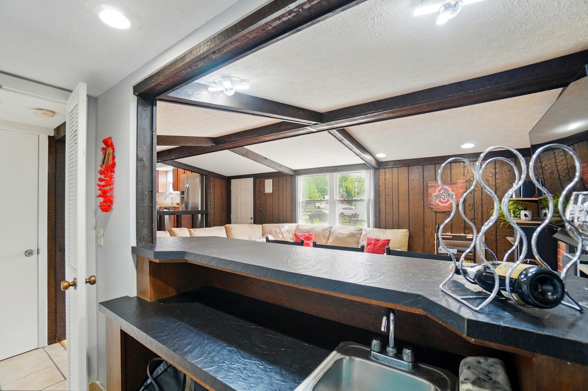 5508 Aspen Road Columbus, OH 43229 - Photo 21 of 40 Wet Bar