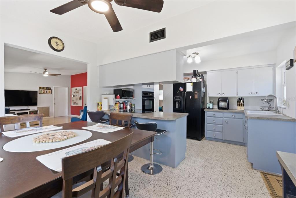 5126 104th Street North St. Petersburg, FL 33708 - Photo 10 of 37