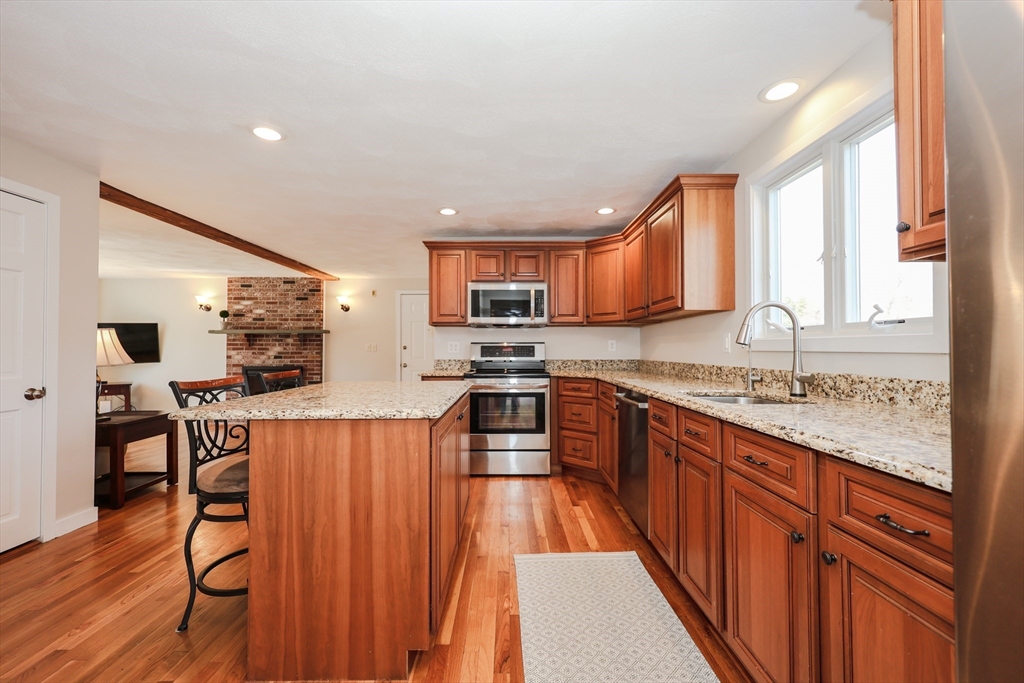 2 Natalie Road Chelmsford, MA 01824 - Photo 3 of 40