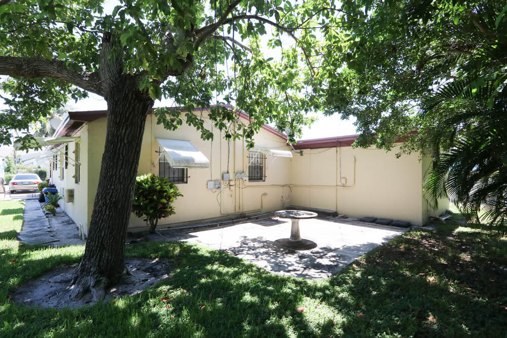 25 West 34th Street Riviera Beach, FL 33404 - Photo 15 of 19 W 34_136_5