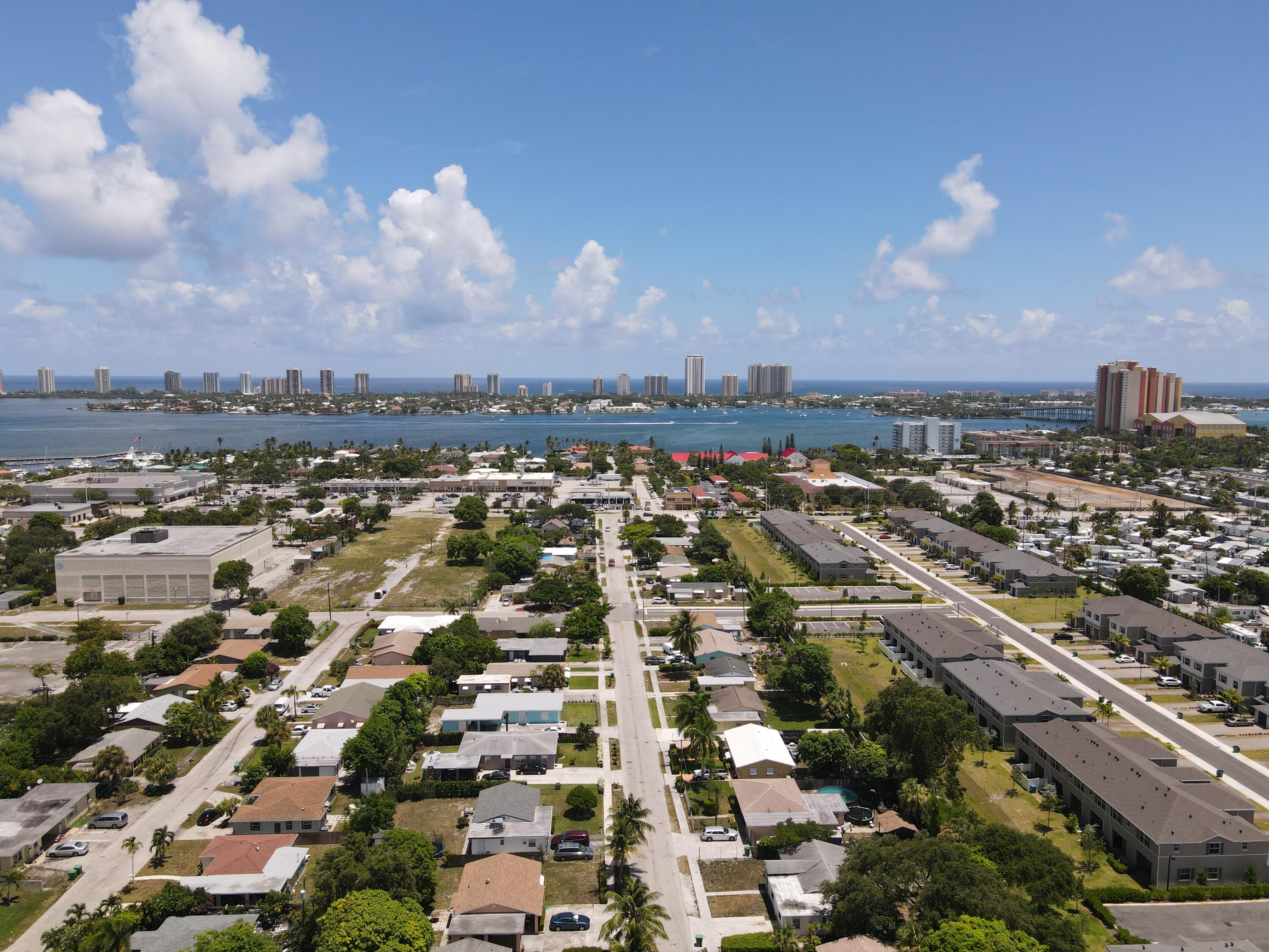25 West 34th Street Riviera Beach, FL 33404 - Photo 17 of 19 W 34_W 34_E