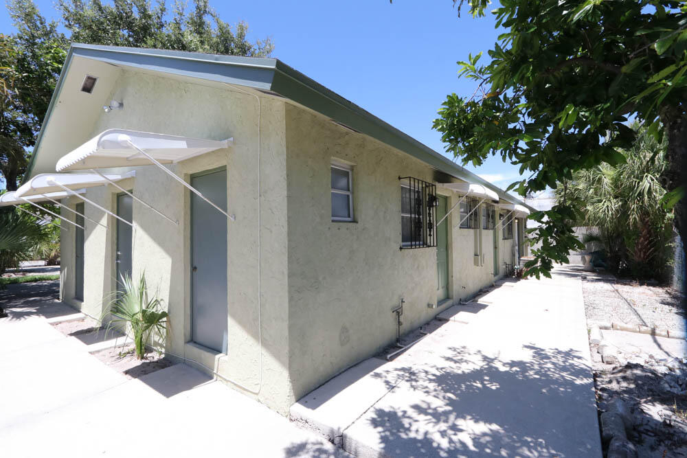 25 West 34th Street Riviera Beach, FL 33404 - Photo 4 of 19 W 34_25_3