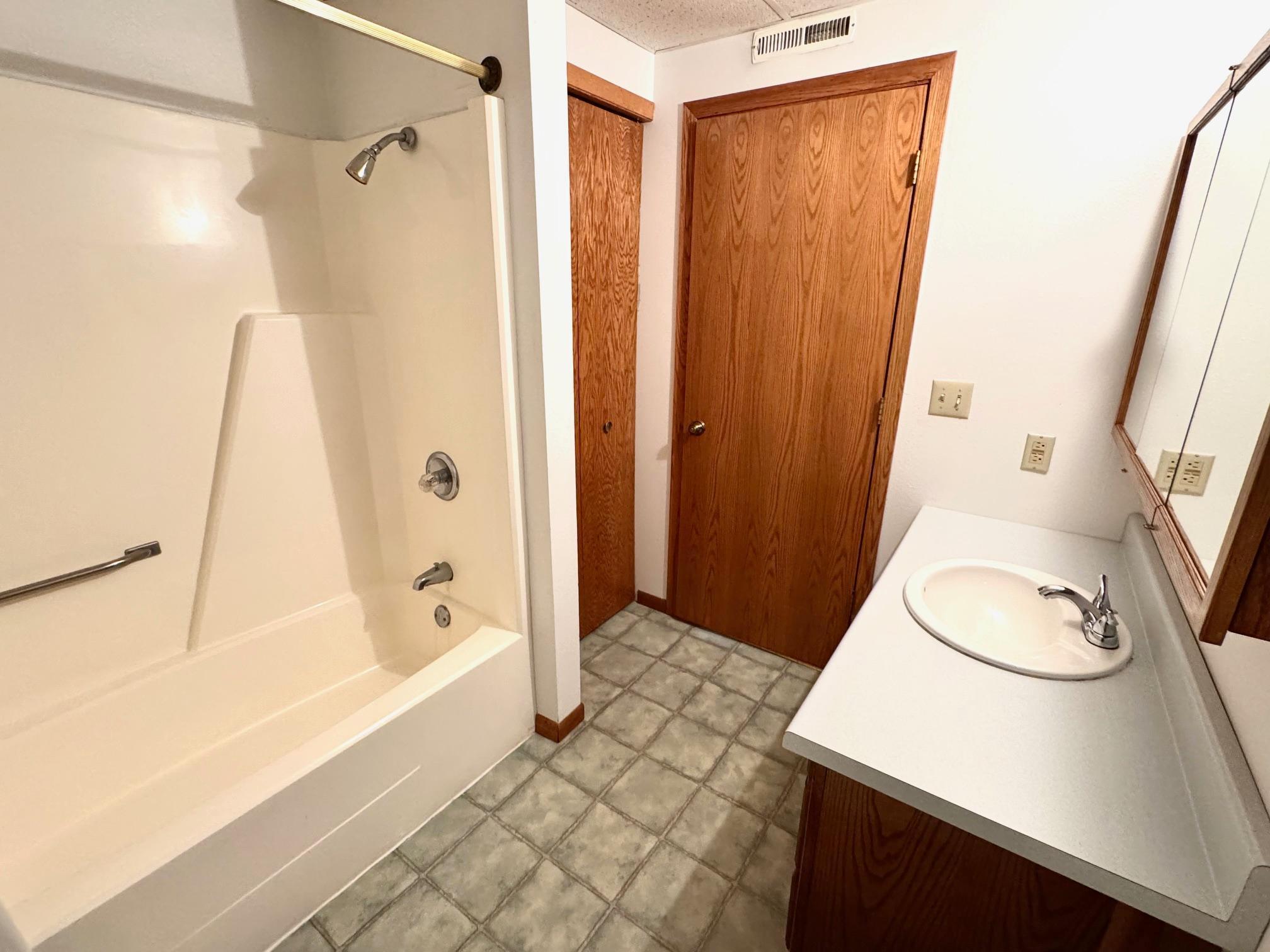 302 5th Street Southeast Roseau, MN 56751 - Photo 14 of 18