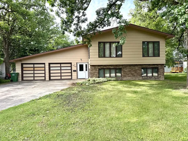 $239,900 | 302 5th Street Southeast, Roseau, MN 56751