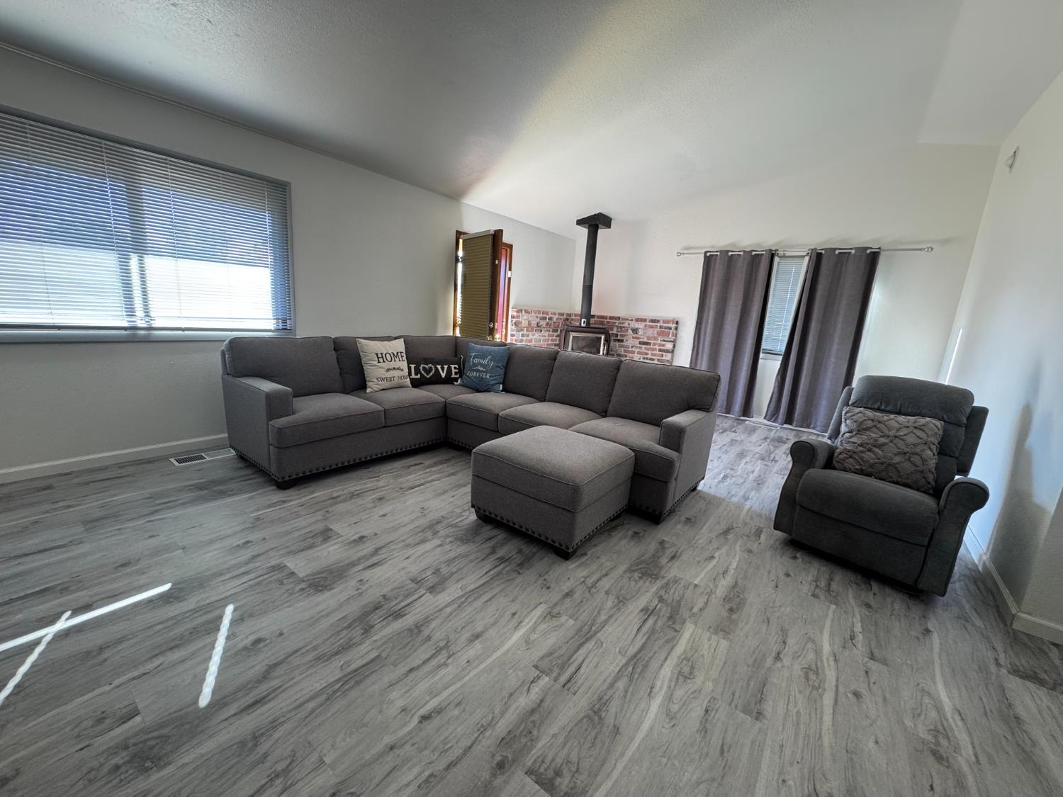 1420 Mt Ida Road Oroville, CA 95966 - Photo 13 of 37 a living room with furniture and a wooden floor