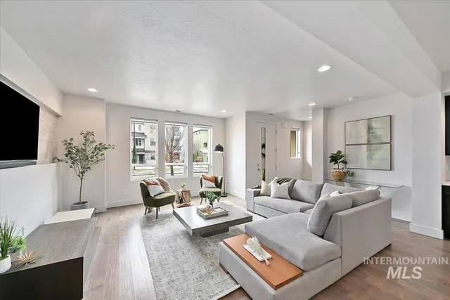 $3,750 | 3714 East Parkcenter Boulevard, Boise, ID 83716