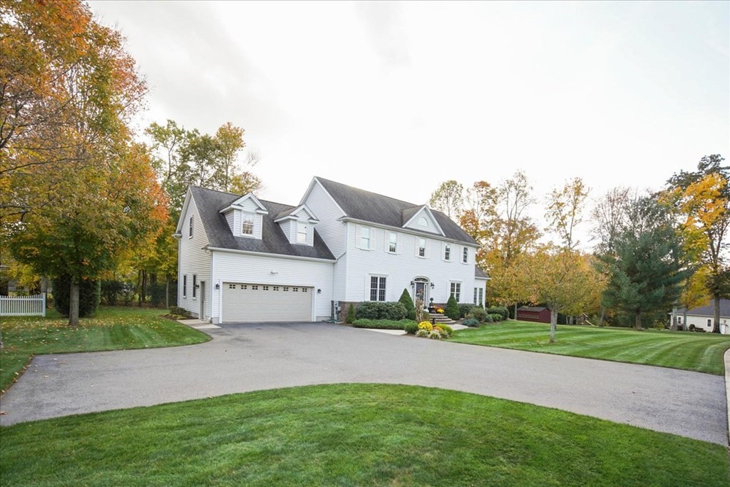 10 Ramona's Way East Longmeadow, MA 01028 - Photo 3 of 42 Gallery Image 3