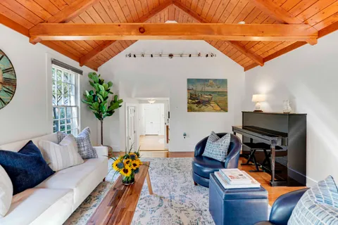 $2,150,000 | 17 Oakdale Drive, Edgartown, MA 02539