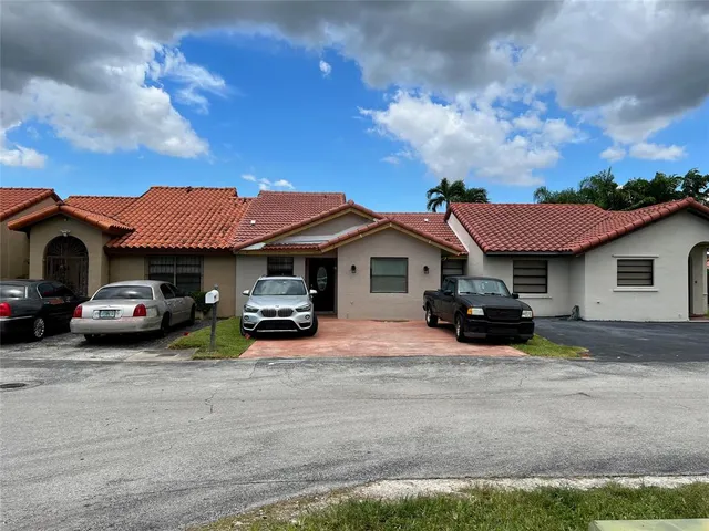 a view of a car park in front of house