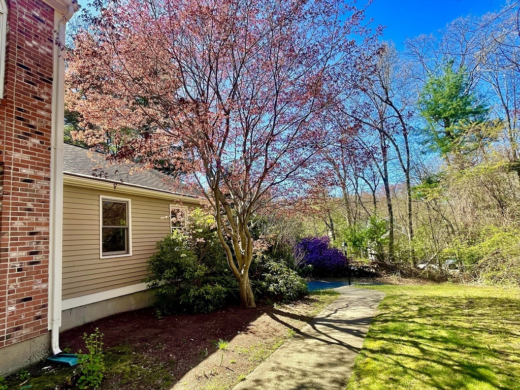 128 Upton Road Westborough, MA 01581 - Photo 2 of 23
