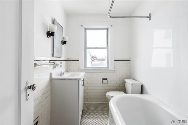 $1,600 | 189 Hamilton Drive, Unit 2, Amherst, NY 14226