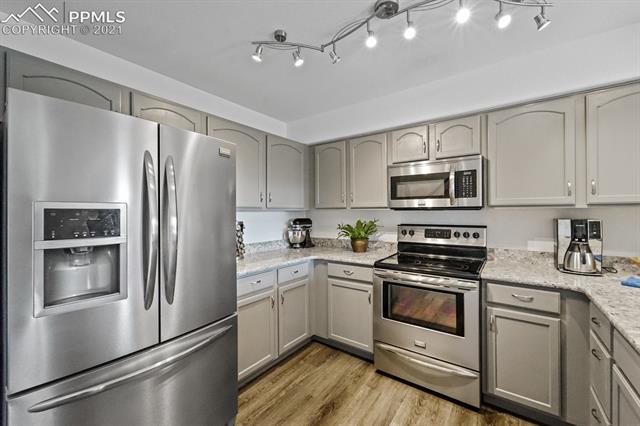 3559 Indigo Ridge Point Colorado Springs, CO 80910 - Photo 12 of 24