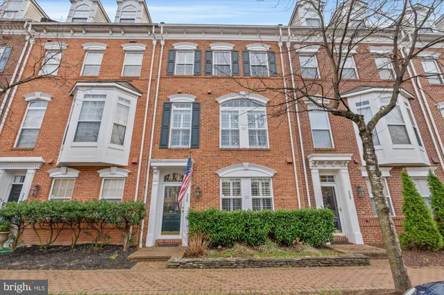 $869,900 | 326 Cameron Station Boulevard, Alexandria, VA 22304