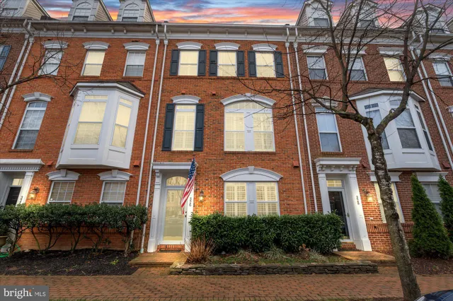 $869,900 | 326 Cameron Station Boulevard, Alexandria, VA 22304