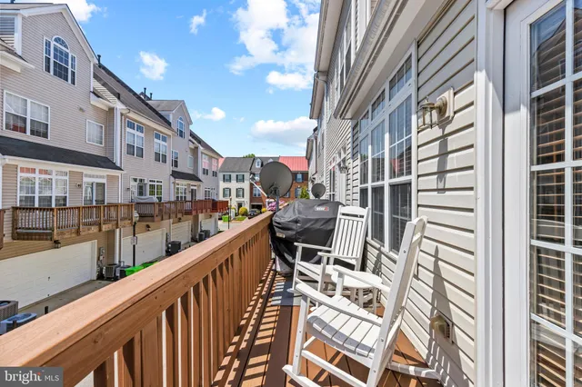 $869,900 | 326 Cameron Station Boulevard, Alexandria, VA 22304