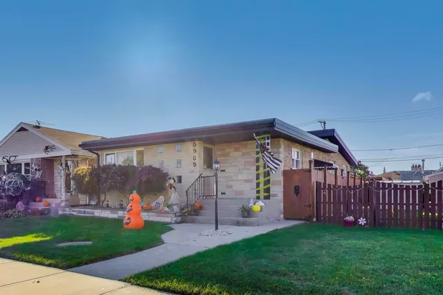 $500,000 | 5935 West Henderson Street, Chicago, IL 60634