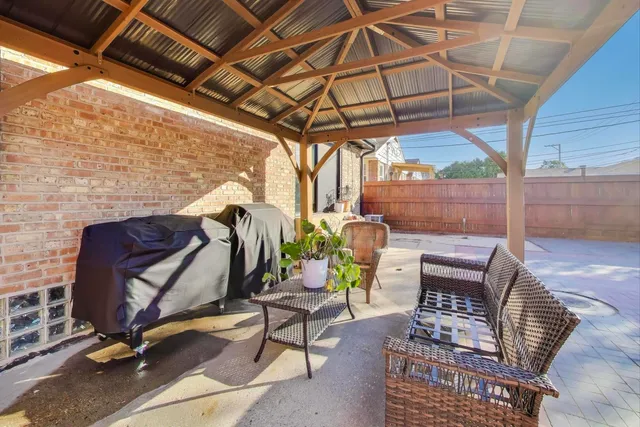 $500,000 | 5935 West Henderson Street, Chicago, IL 60634