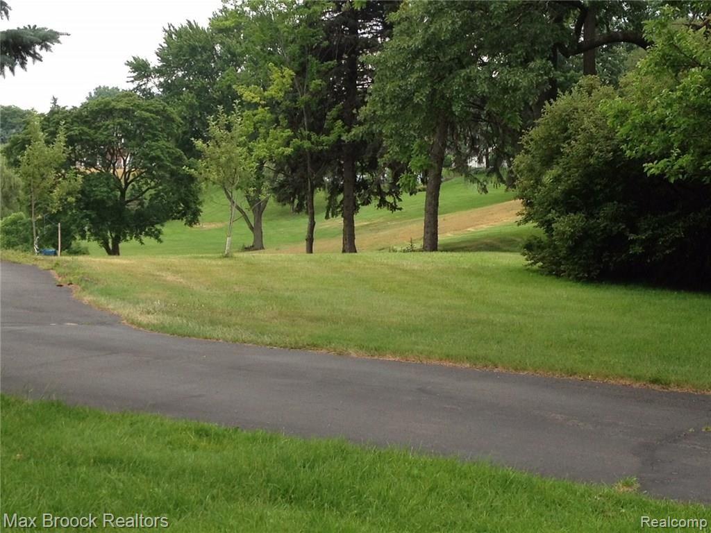 6765 Meadowlake Road Bloomfield Hills, MI 48301 - Photo 22 of 29 2012 4.JPG