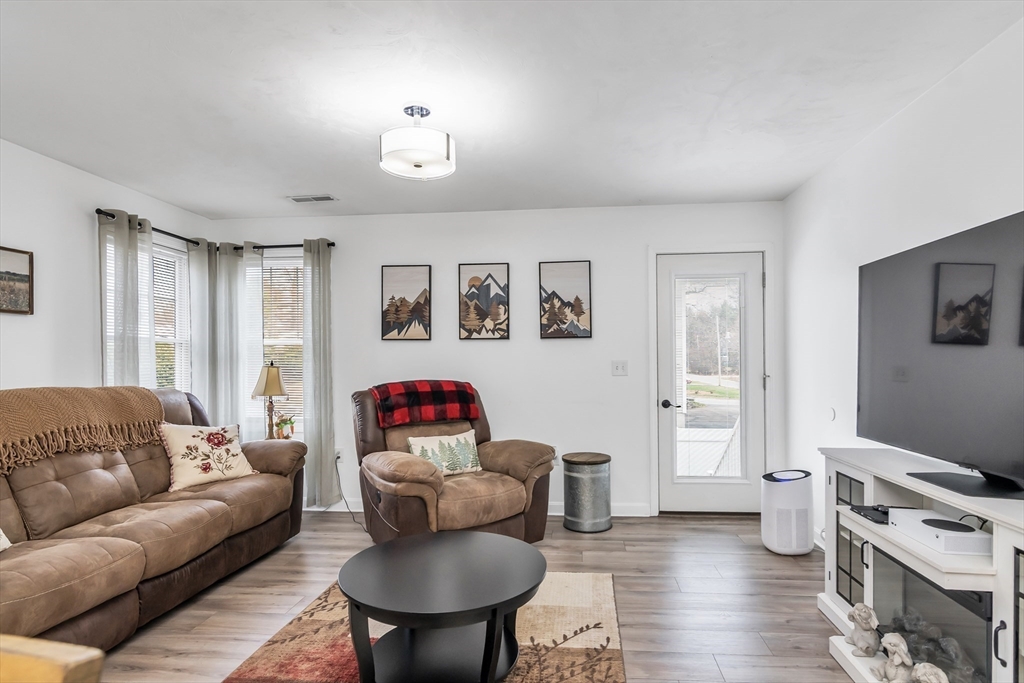 34 Venice Road Methuen, MA 01844 - Photo 6 of 42 Gallery Image 6