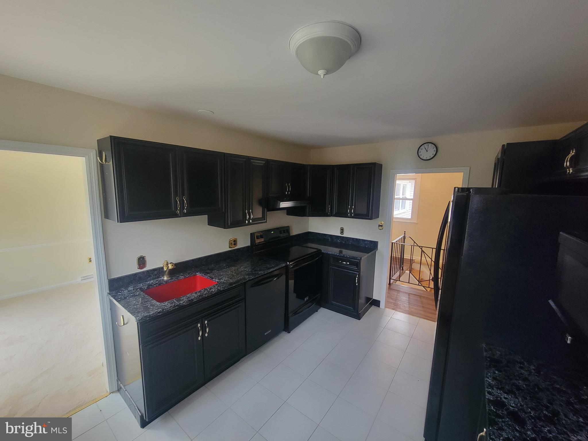 40 Vansant Road Newark, DE 19711 - Photo 7 of 19 Update Kitchen w Newer Cabinets and Appliances