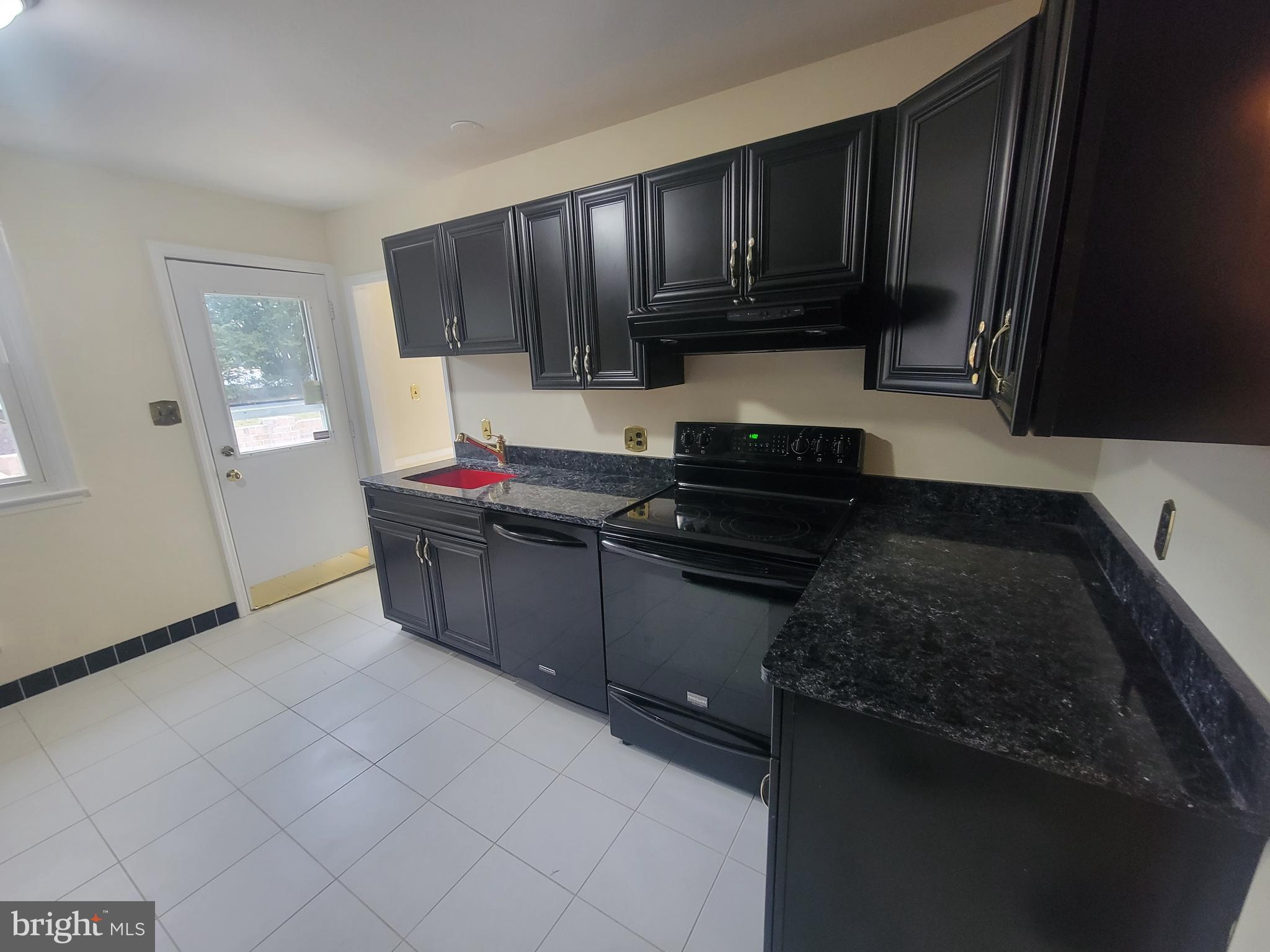 40 Vansant Road Newark, DE 19711 - Photo 10 of 19 Update Kitchen w Newer Cabinets and Appliances