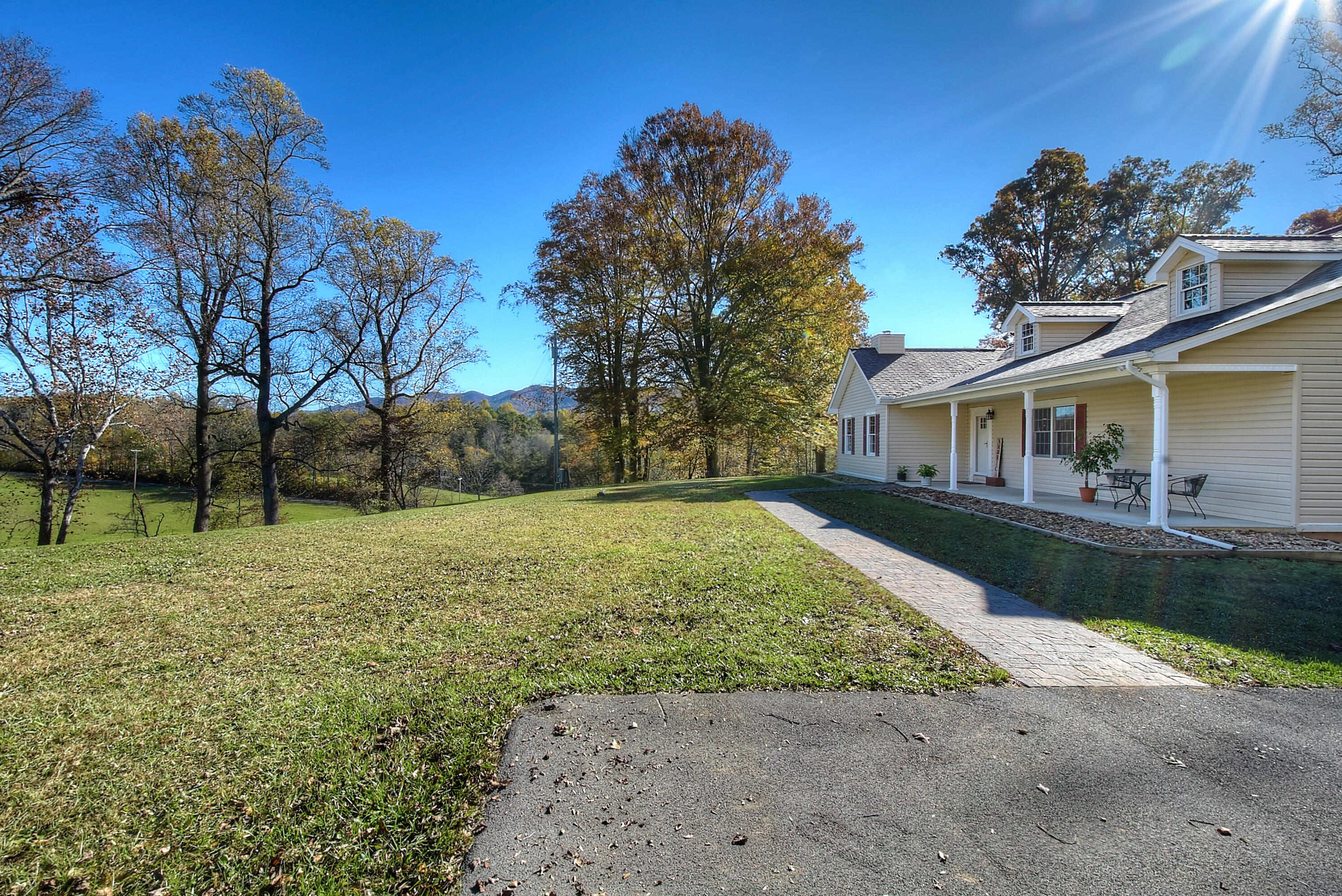 215 Bill Jones Road Jonesborough, TN 37659 - Photo 6 of 64 3