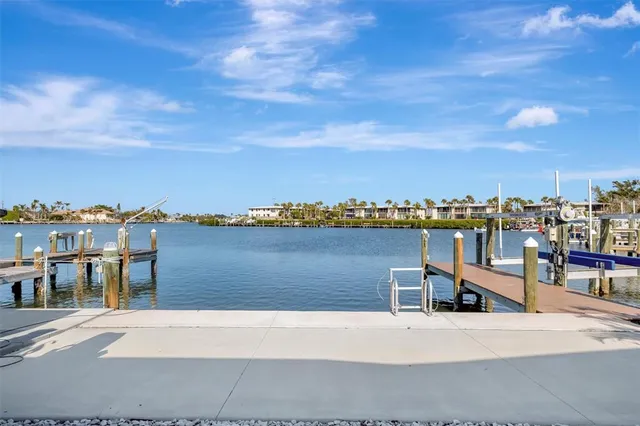 $640,000 | 15 Seaside Court, Holmes Beach, FL 34217