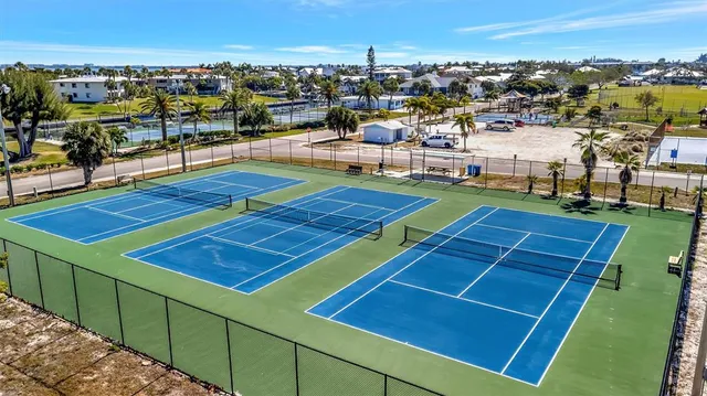 $640,000 | 15 Seaside Court, Holmes Beach, FL 34217