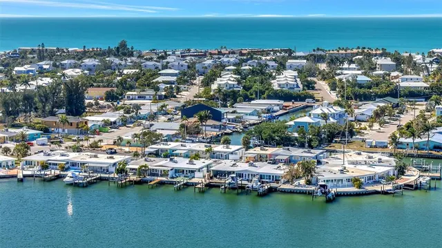 $640,000 | 15 Seaside Court, Holmes Beach, FL 34217