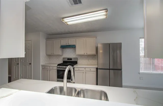 $2,500 | 13114 Sleepy Creek Meadows, Houston, TX 77083