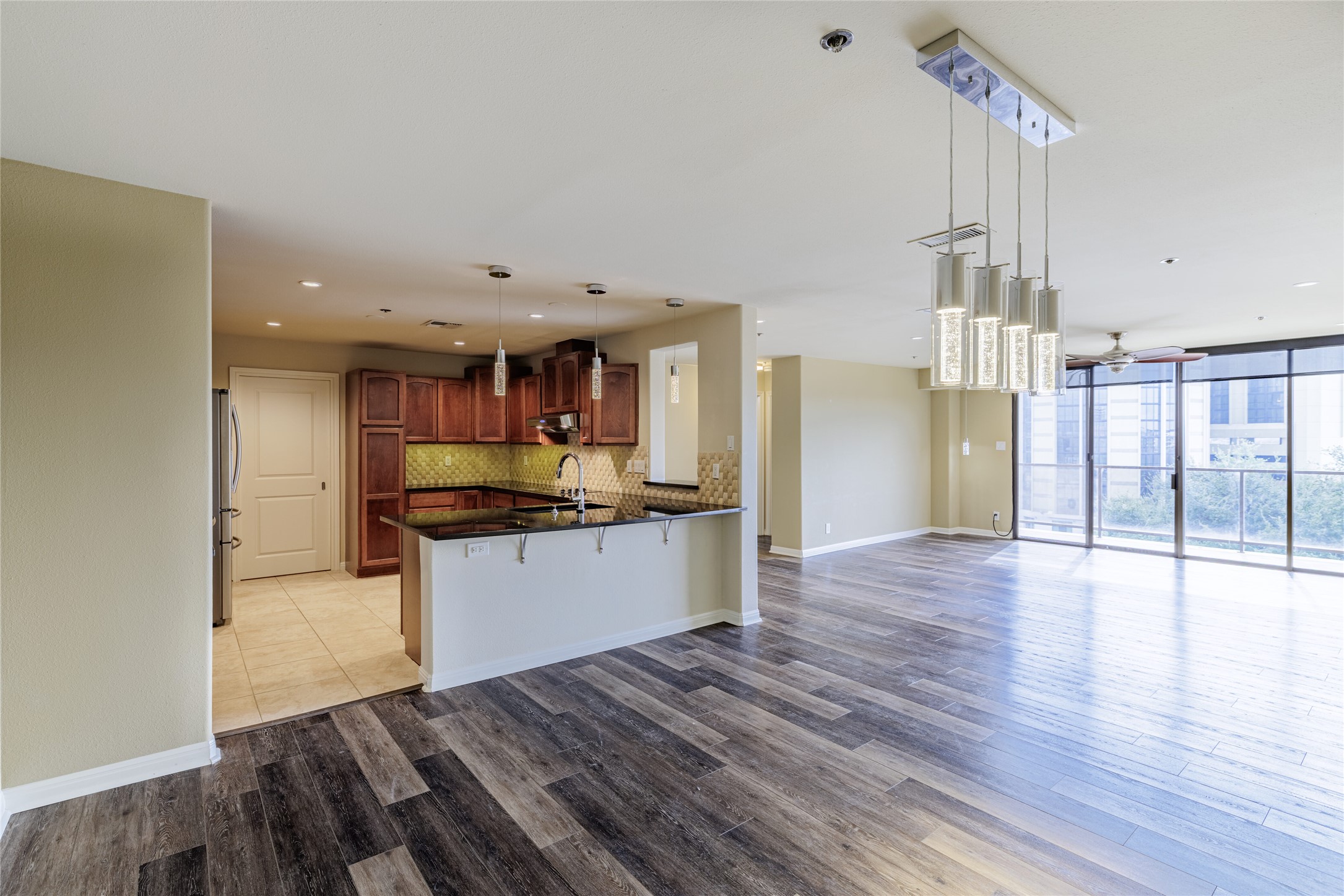 40 North Interstate Highway 35, Unit 6D3 Austin, TX 78701 - Photo 35 of 35 Kitchen featuring open floor plan, hanging light fixtures, a wall of windows, a peninsula, and light wood-style flooring