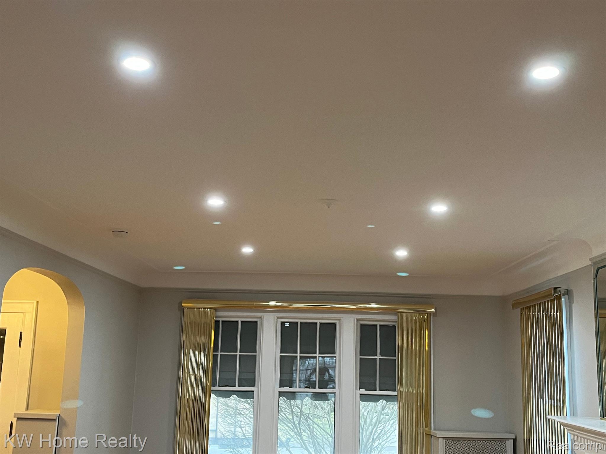 16752 Edinborough Road Detroit, MI 48219 - Photo 13 of 62 Liv room