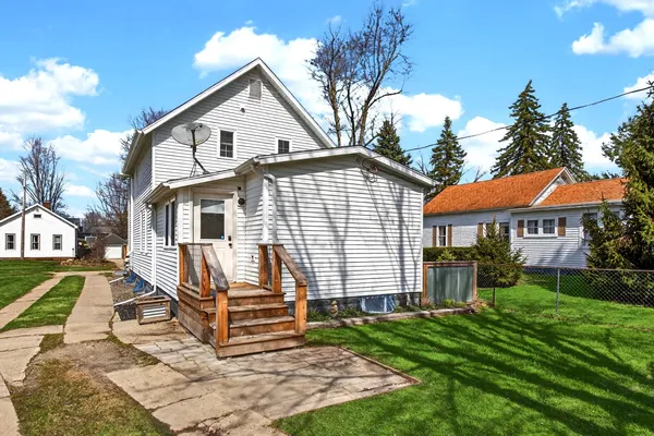 $409,900 | 104 East Locust Street, Three Oaks, MI 49128