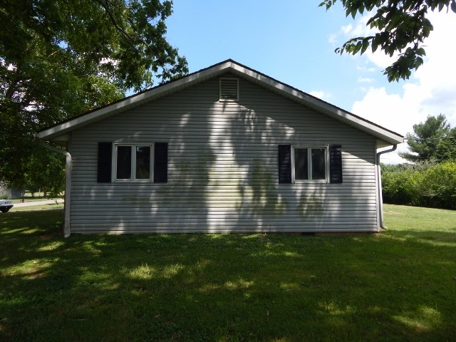 52 Indian Trails Ridge Bedford, IN 47421 - Photo 3 of 25