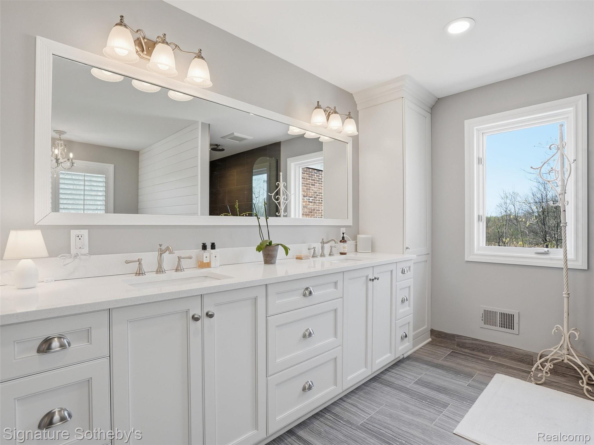 1595 Carriage Way Rochester, MI 48307 - Photo 60 of 78 Full bath featuring double vanity and plenty of natural light