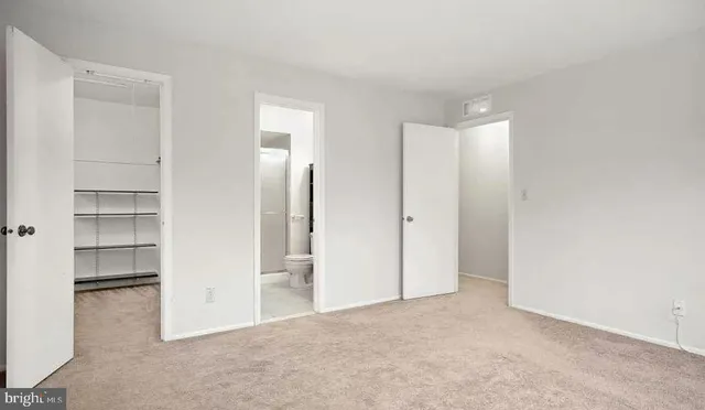 a view of empty room with a closet