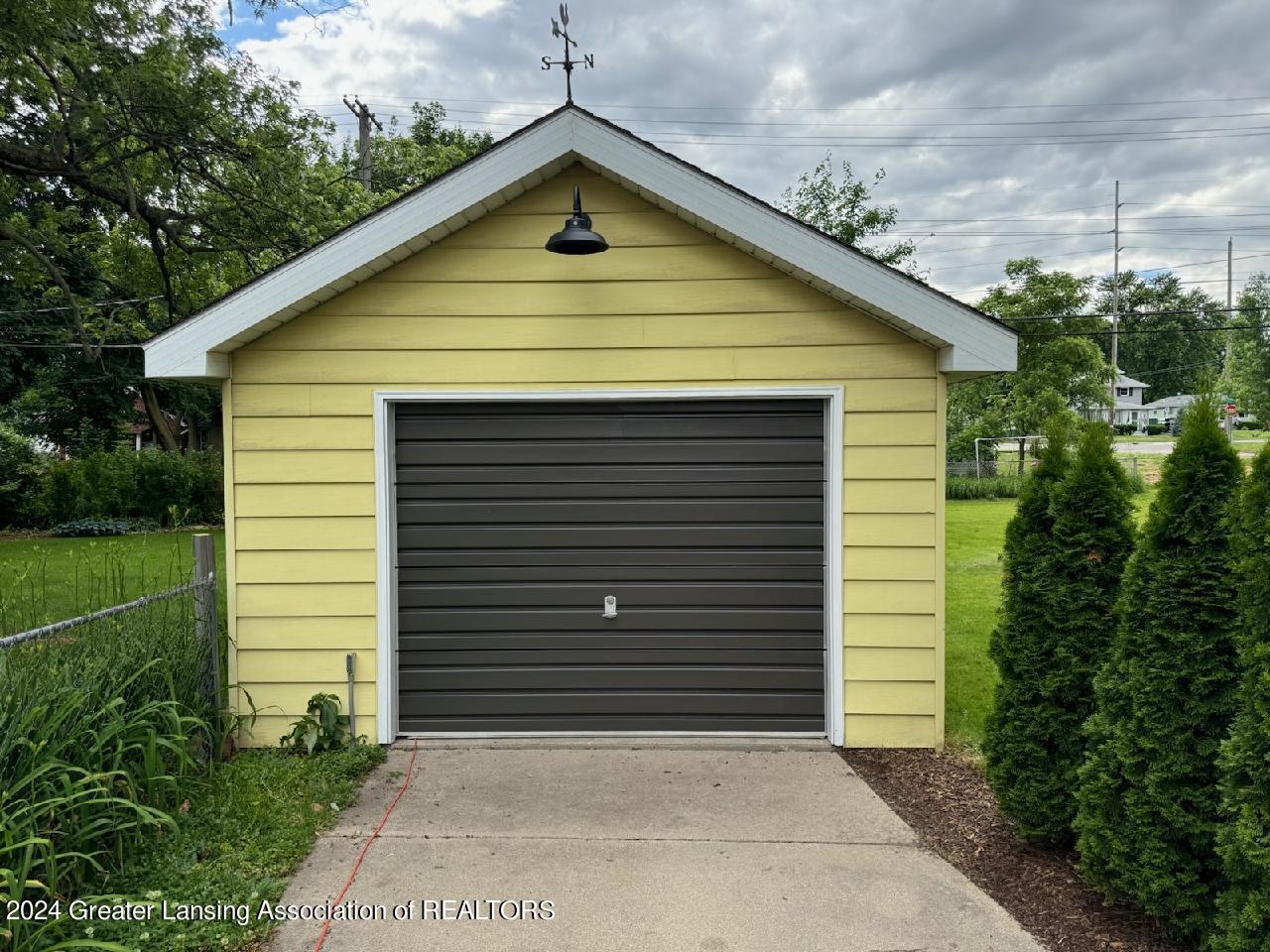 2108 Alpha Street Lansing, MI 48910 - Photo 5 of 28 83205