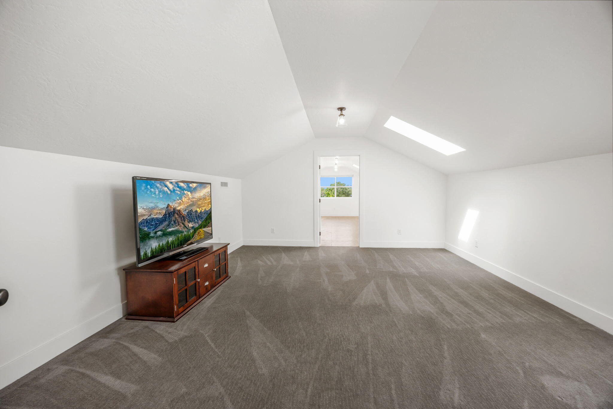 1827 Houston Road Medford, OR 97501 - Photo 68 of 70 a view of an empty room with a flat screen tv