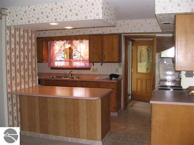 10385 45 Road Cadillac, MI 49601 - Photo 3 of 15 1719077-2.JPG