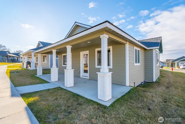 $325,000 | 123 9th Avenue, Unit 50, Moses Lake, WA 98837