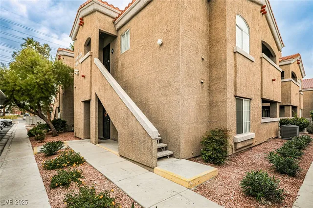 $1,450 | 5525 West Flamingo Road, Unit 2002, Las Vegas, NV 89103