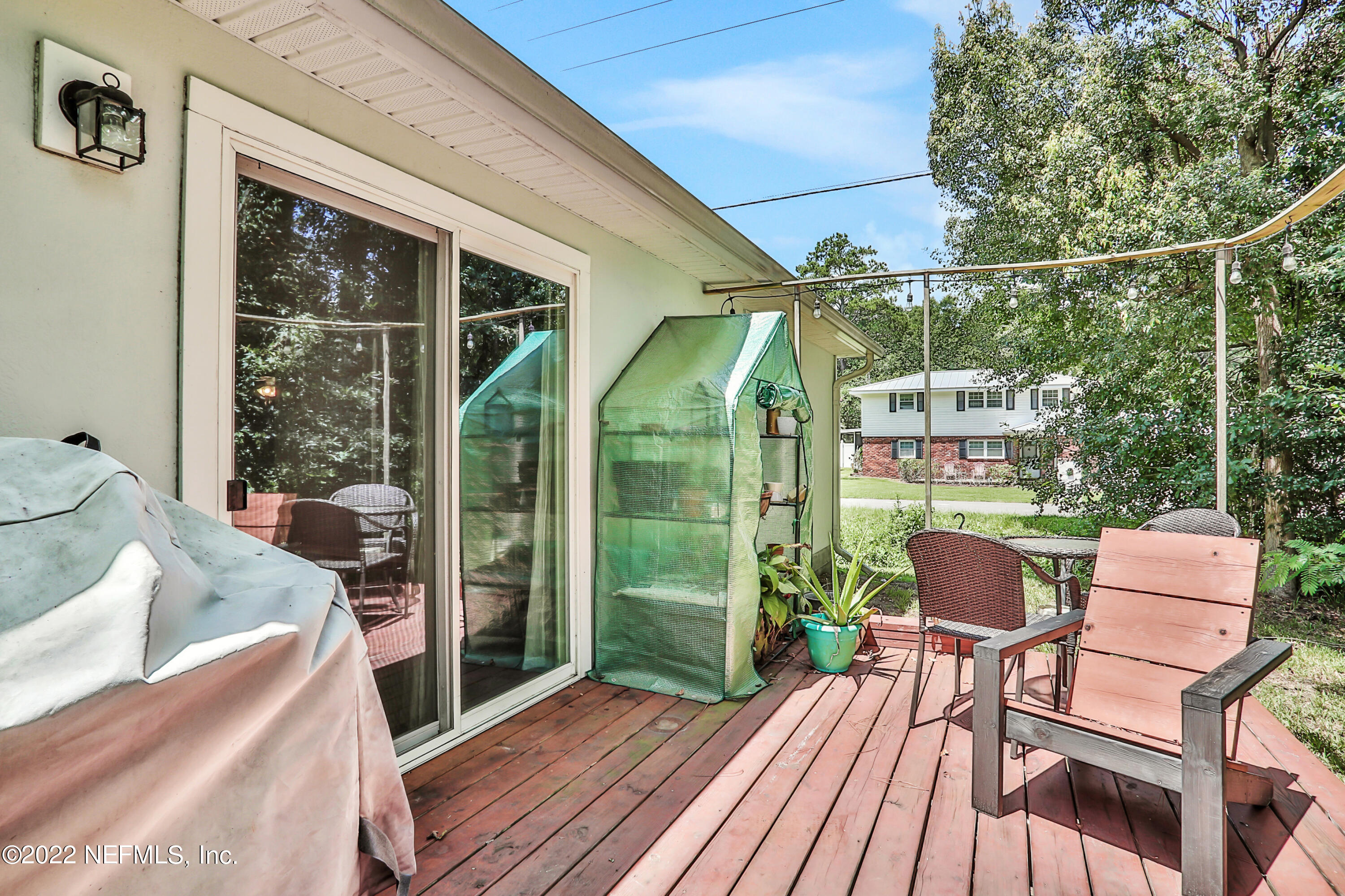 7507 Hilsdale Road Jacksonville, FL 32216 - Photo 32 of 38 a patio with glass top table and chairs