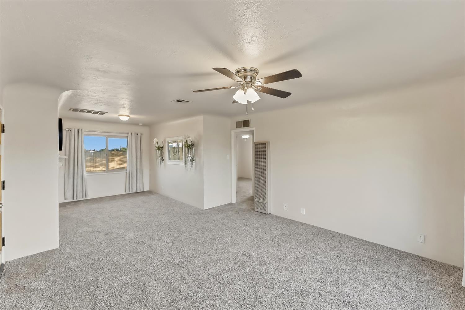 4730 East Richert Avenue Fresno, CA 93726 - Photo 7 of 26