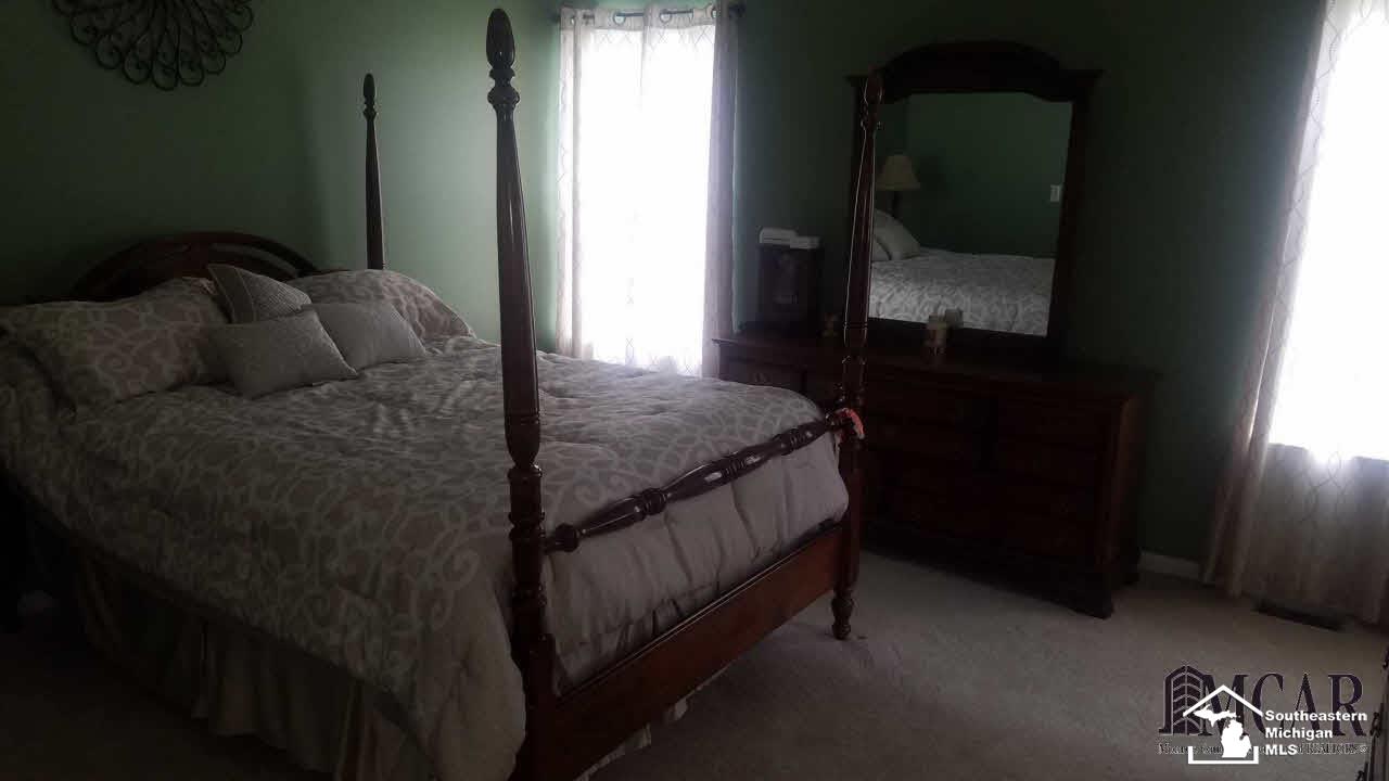 9263 Maple Ridge Drive Newport, MI 48166 - Photo 12 of 26 21300836-11.JPG