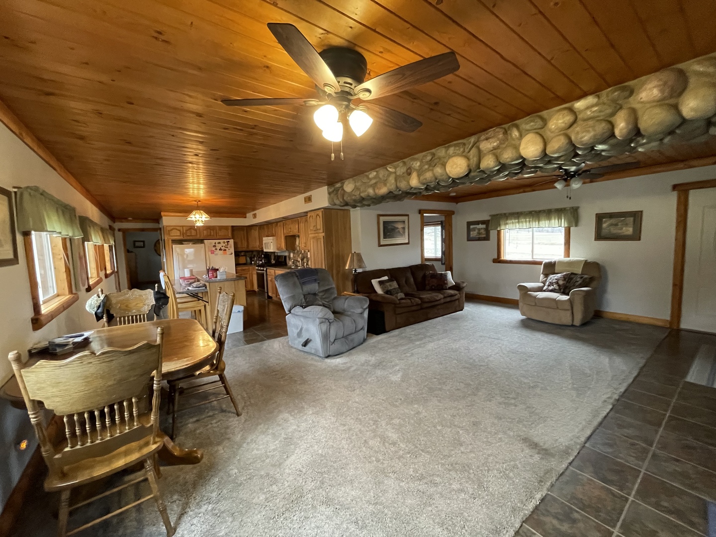 556 Dry Gulch Road Amboy, IL 61310 - Photo 10 of 23 a living room with furniture