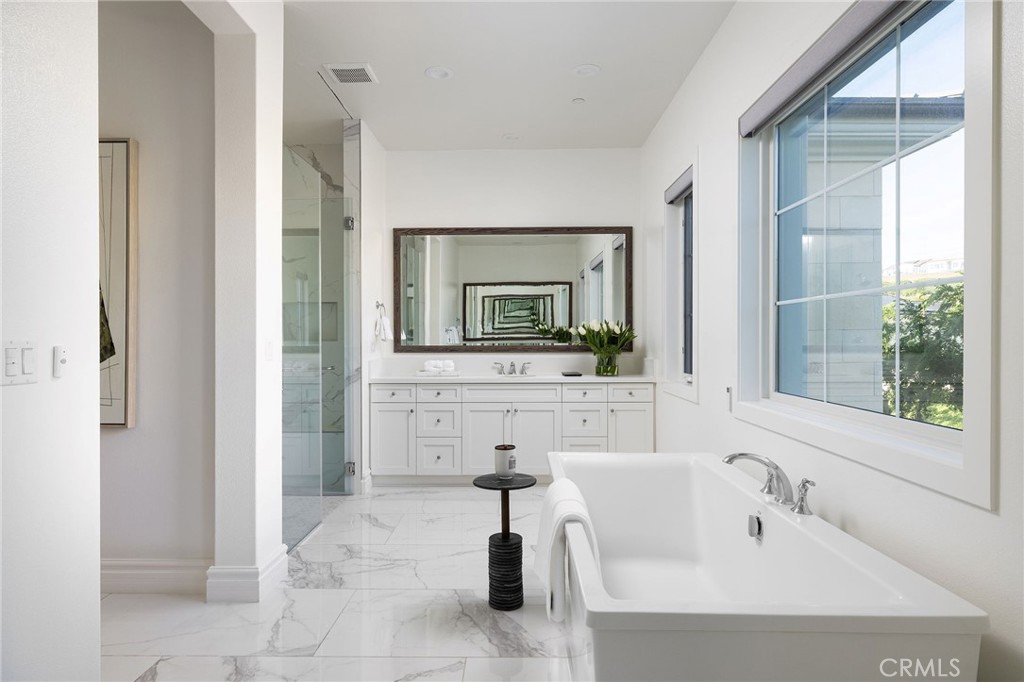 104 Interstellar Irvine, CA 92618 - Photo 23 of 52 Primary bathroom