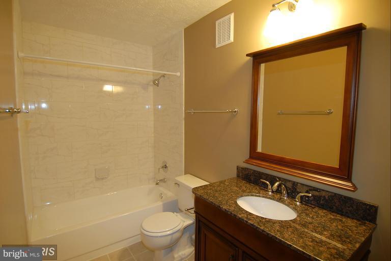 2217 Hunter's Run Drive, Unit 2217 Reston, VA 20191 - Photo 15 of 22 Bath