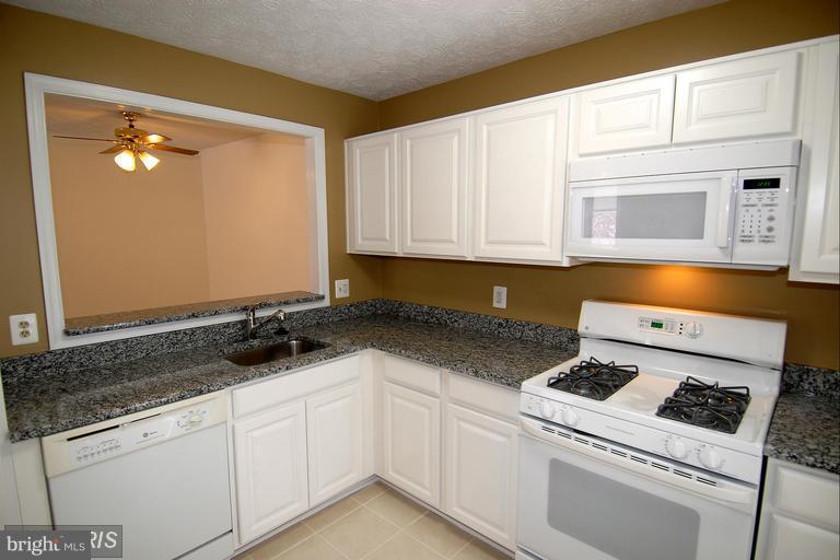 2217 Hunter's Run Drive, Unit 2217 Reston, VA 20191 - Photo 5 of 22 Kitchen