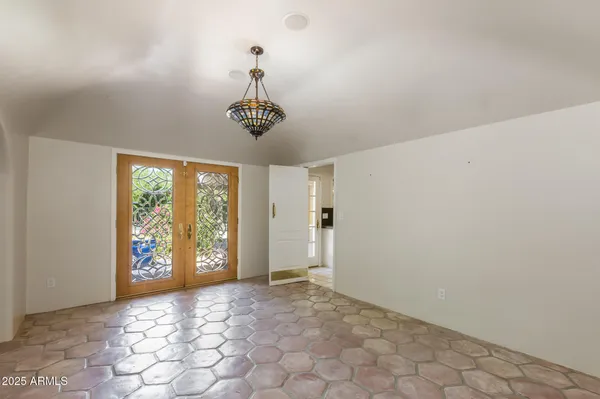 $7,995 | 49 Biltmore Estates Drive, Phoenix, AZ 85016